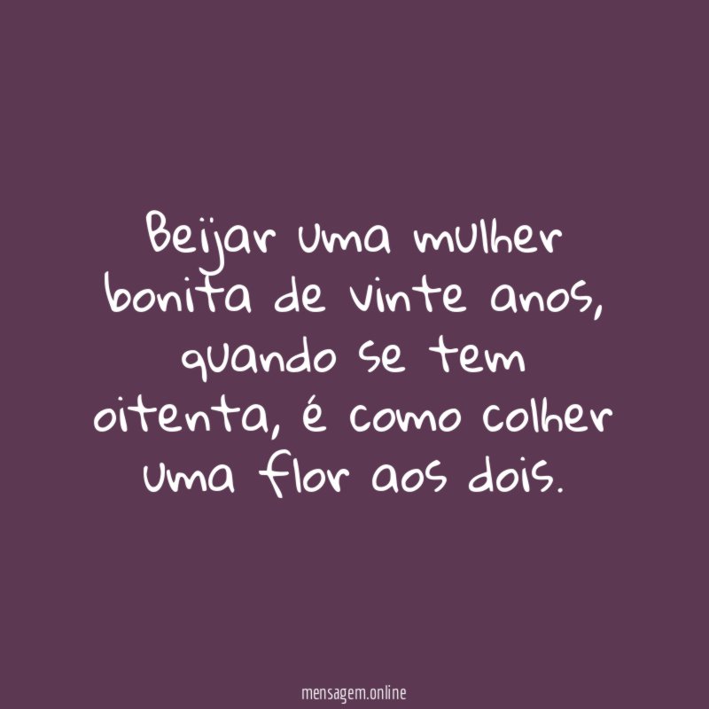 Beijar uma mulher bonita de vinte anos