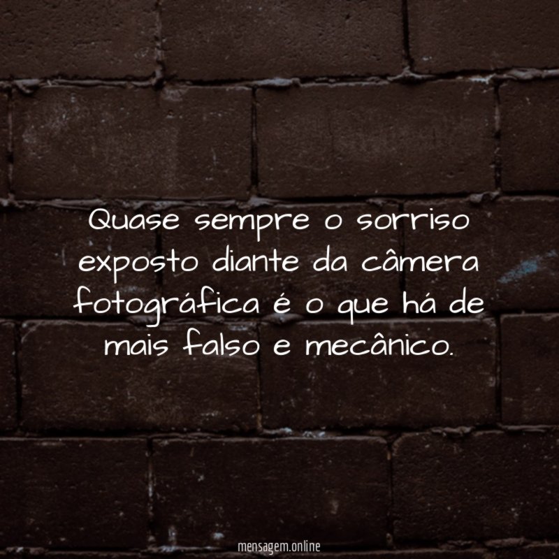 Quase sempre o sorriso exposto diante da câmera