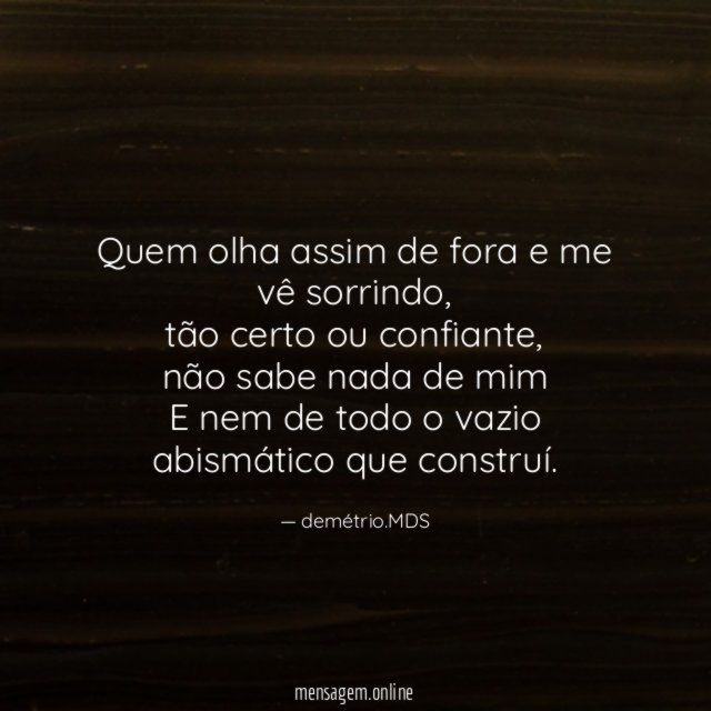Quem olha assim de fora e me vê sorrindo