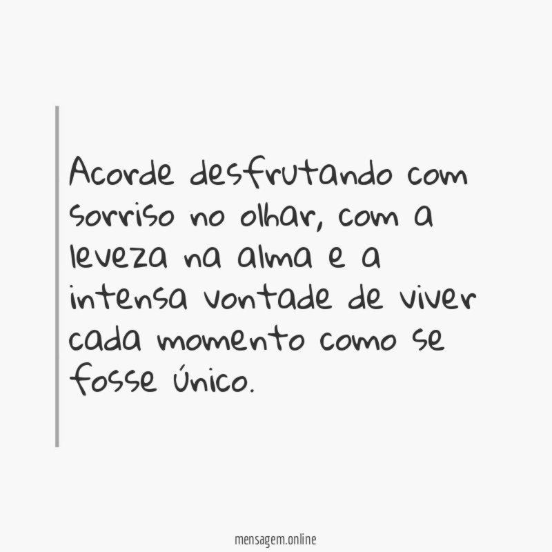 Acorde desfrutando com sorriso no olhar