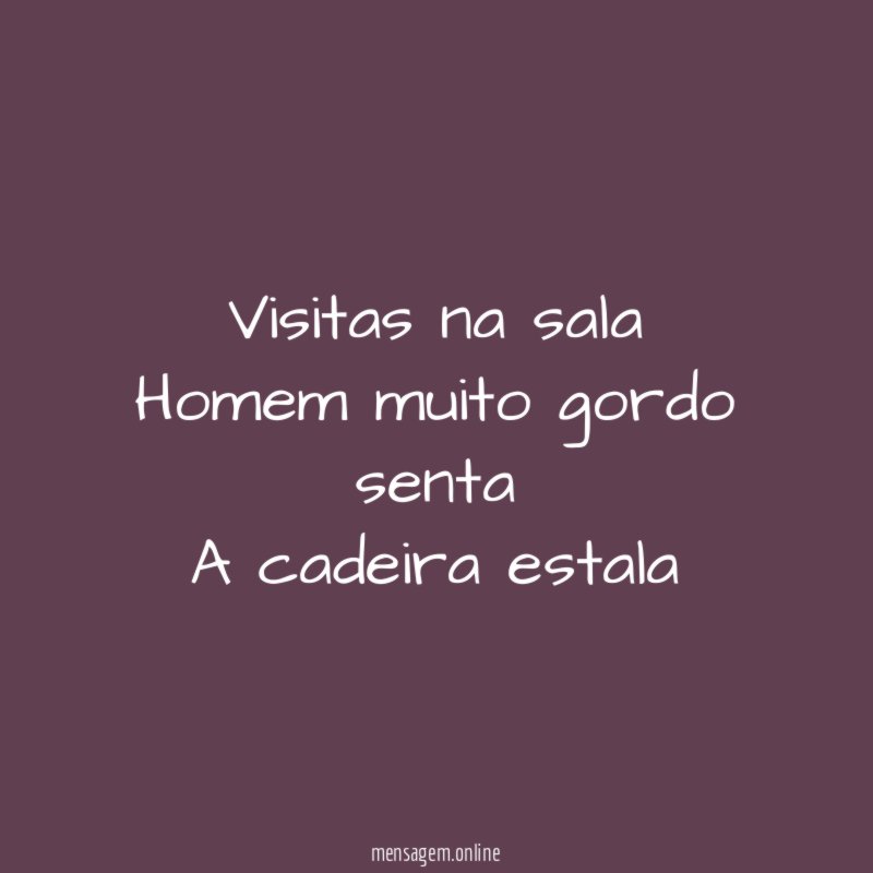 Visitas na sala Homem muito gordo senta A cadeira estala