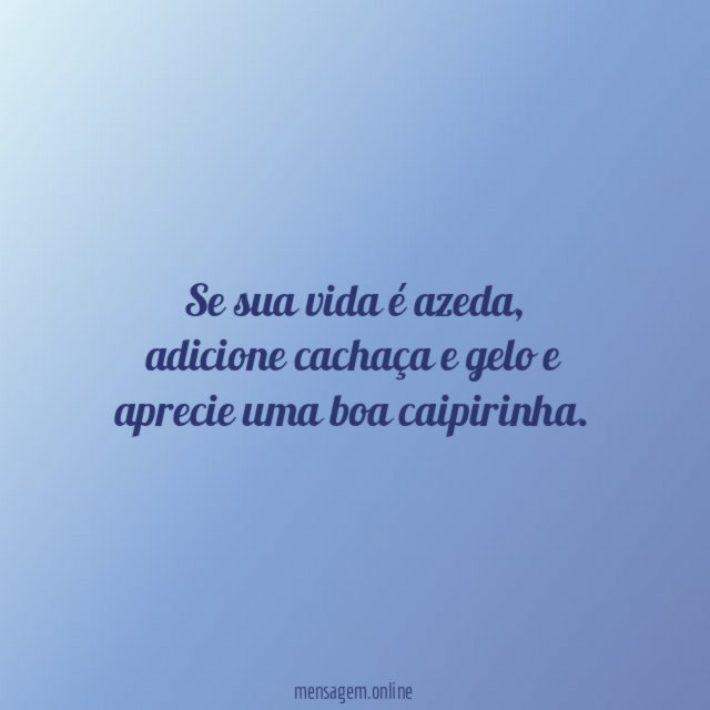 Adicione cachaça e gelo
