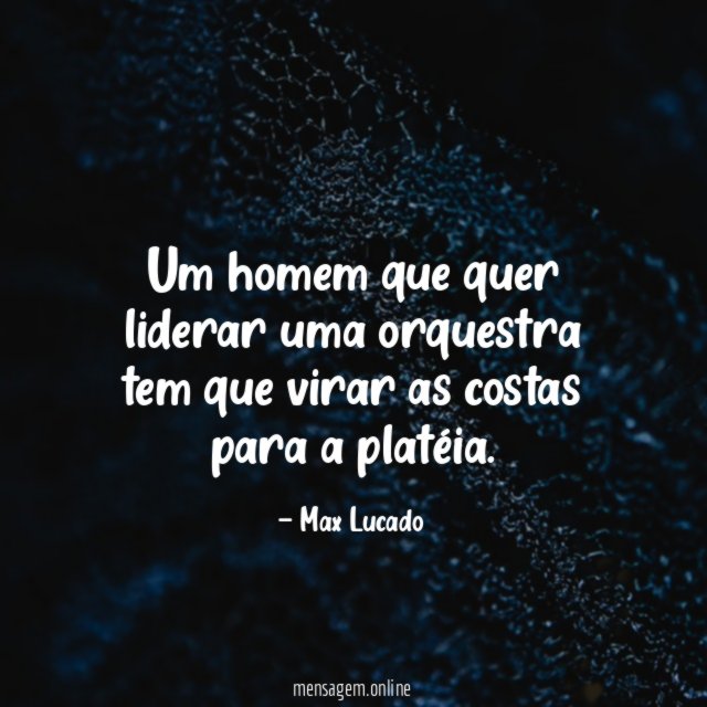 Um homem que quer liderar uma orquestra tem