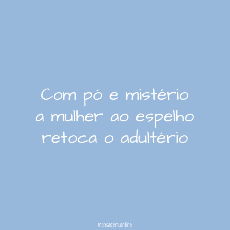 com pó e mistério a mulher ao espelho retoca o