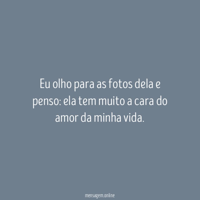 Eu olho para as fotos dela e penso