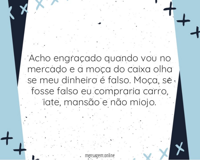 A moça do caixa olha se meu dinheiro é falso